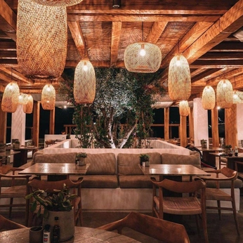 A cover of "abroad restaurant" cluster. The owner is alexiszoe. The cluster consists of 43 elements.