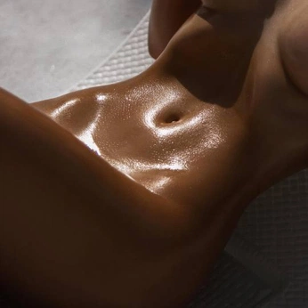 A cover of "posh" cluster. The owner is emm. The cluster description is "lookbook". The cluster consists of 35 elements.