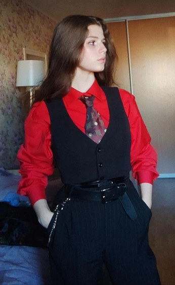 A cover of "Victory the Strategist" cluster. The owner is adhdtinker. The cluster consists of 18 elements.