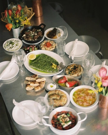 A cover of "MADAM LEVANTE" cluster. The owner is celinerturk. The cluster consists of 103 elements.