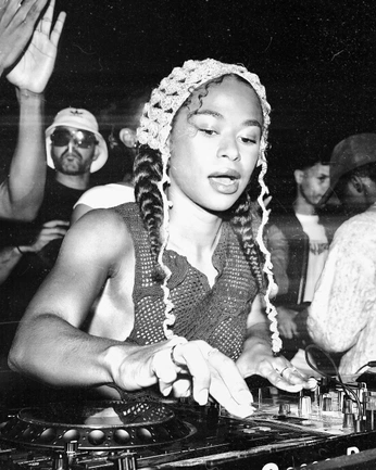 A cover of "MOTM CHI" cluster. The owner is doriantroy. The cluster consists of 3 elements.