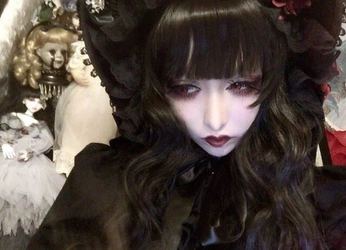 A cover of "makeup" cluster. The owner is nocterune. The cluster consists of 12 elements.