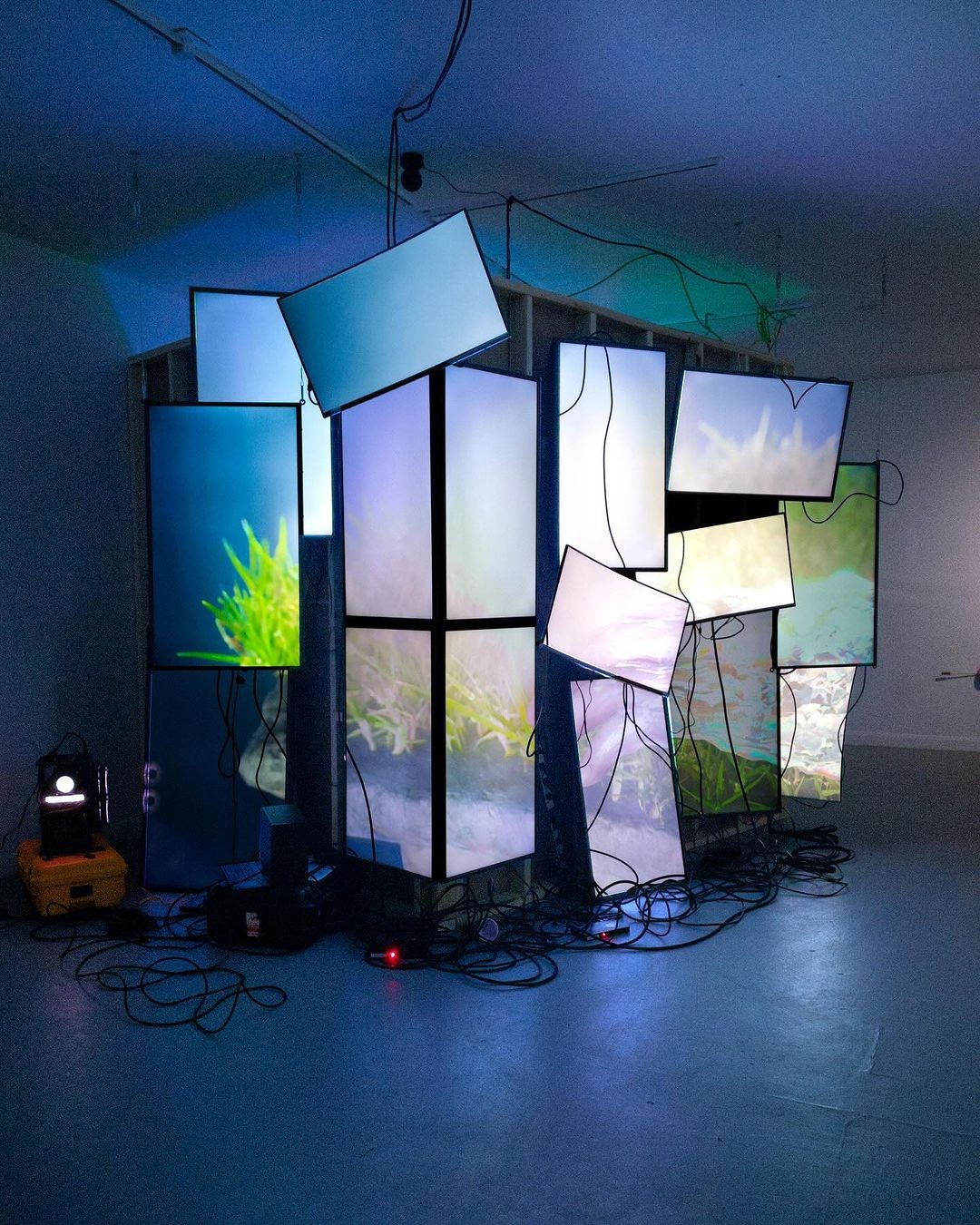 arrière-salles, a 2022 video installation by artist Baron Lanteigne for the Mois Multi festival.