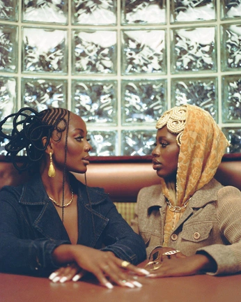 A cover of "African Sex & City" cluster. The owner is mix.ology. The cluster consists of 21 elements.