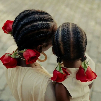 A cover of "Mom and Daughter" cluster. The owner is camiiikisses. The cluster consists of 14 elements.