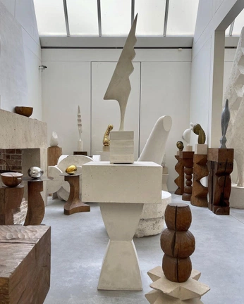 A cover of "OBJECTS" cluster. The owner is notabeny. The cluster consists of 12 elements.