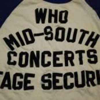 A cover of "Vintage T-shirt Design" cluster. The owner is blendedculture. The cluster consists of 7 elements.