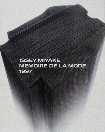 A cover of "en vogue" cluster. The owner is commedesgarcons. The cluster consists of 3 elements.