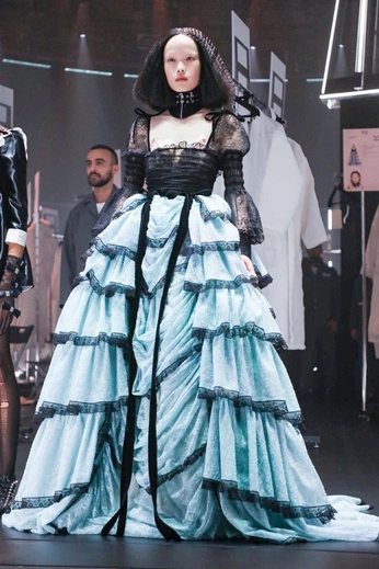 A cover of "assorted runway" cluster. The owner is bellahorn. The cluster consists of 8 elements.