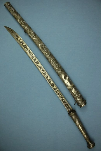 A cover of "cold weaponry" cluster. The owner is ashpile. The cluster consists of 301 elements.