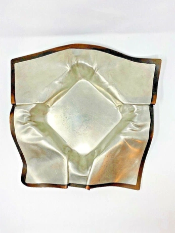 A cover of "Vessels" cluster. The owner is underpant. The cluster consists of 4 elements.