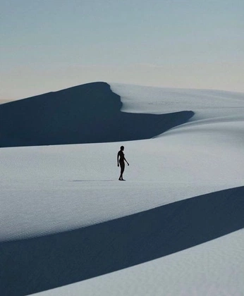 A cover of "past or future?" cluster. The owner is ztajemna. The cluster consists of 34 elements.