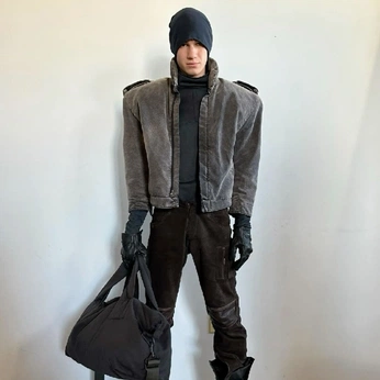 A cover of "GREG ROSS" cluster. The owner is vetements. The cluster consists of 17 elements.