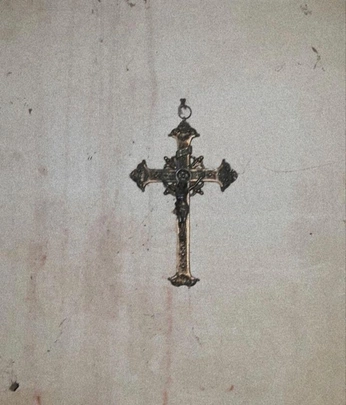 A cover of "crosses" cluster. The owner is malikhamke. The cluster consists of 11 elements.