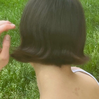 A cover of "oui" cluster. The owner is isamatus. The cluster consists of 2 elements.