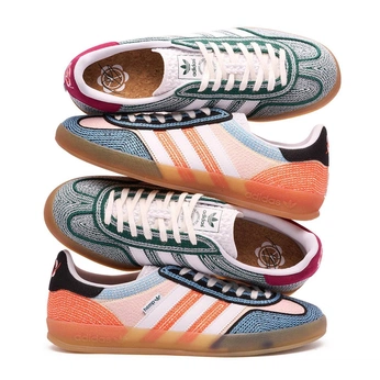 A cover of "Shoes" cluster. The owner is escher. The cluster consists of 11 elements.