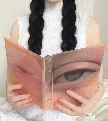 A cover of "weird girl core" cluster. The owner is headclouds. The cluster consists of 10 elements.