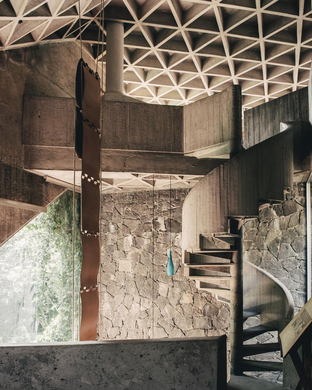 Casa Möbius in Mexico City, designed by architect Ernesto Gómez Gallardo. Photo by genevieve lutkin.