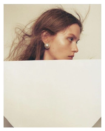 A cover of "Editorial" cluster. The owner is blondead. The cluster consists of 12 elements.