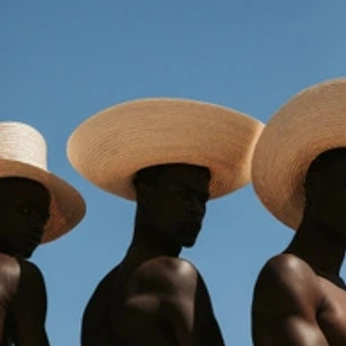 A cover of "culture  |  u m i" cluster. The owner is laurenp. The cluster description is "Patchwork quilts, storytelling, and cultural reference". The cluster consists of 19 elements.