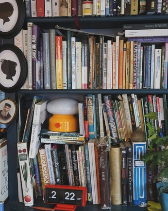 A cover of "books" cluster. The owner is enchantixfairie. The cluster consists of 3 elements.