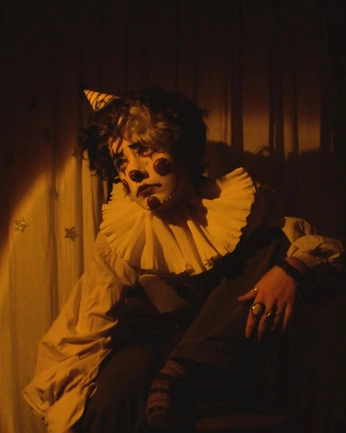 A cover of "ClowN" cluster. The owner is mariibrush. The cluster consists of 5 elements.