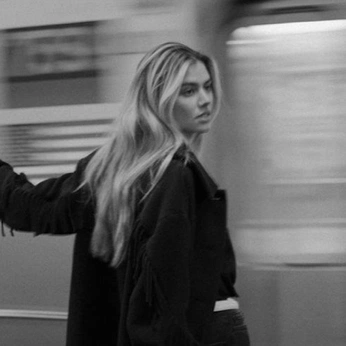 A cover of "Female Shoot" cluster. The owner is dorianpane. The cluster consists of 15 elements.