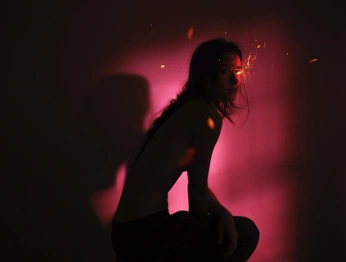 A cover of "art promt/idea/inspo" cluster. The owner is neonleon. The cluster consists of 28 elements.