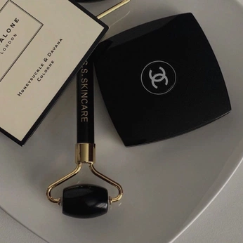 A cover of "✶ elegance" cluster. The owner is ennia. The cluster consists of 51 elements.