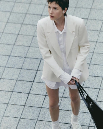 A cover of "fashion fomo" cluster. The owner is courtneyheidorn. The cluster consists of 1 element.