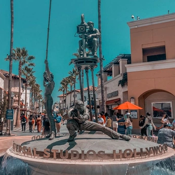 A cover of "universal hollywood" cluster. The owner is lily.grace. The cluster consists of 22 elements.