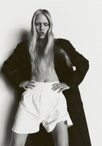 A cover of "BO AVRA" cluster. The owner is 3peff. The cluster consists of 45 elements.