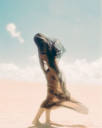 A cover of "The Lady of Smoke" cluster. The owner is wafflewitch. The cluster consists of 1 element.