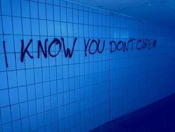 A cover of "Words can hurt" cluster. The owner is bebkata. The cluster consists of 8 elements.