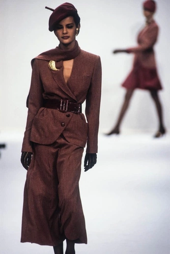 A cover of "plz let this be me at 30" cluster. The owner is sigridvetti. The cluster consists of 14 elements.