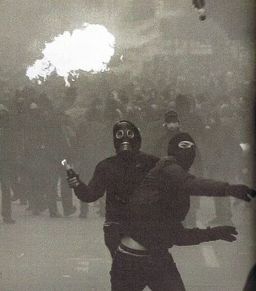 An Instagram carousel post added by sintaxera on Jan 06, 2025. The author is @downloaded.