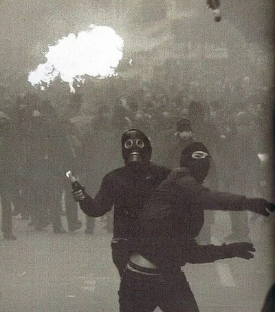 An Instagram carousel post added by sintaxera on Jan 06, 2025. The author is @downloaded.