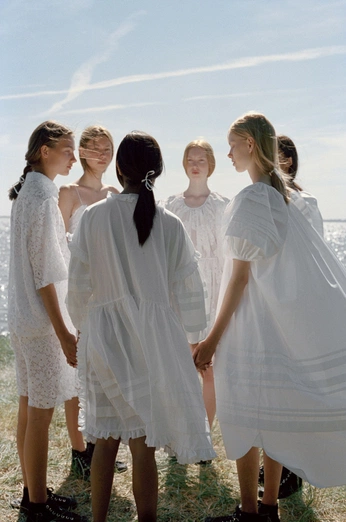 A cover of "仲夏魘素材" cluster. The owner is xayden. The cluster consists of 132 elements.