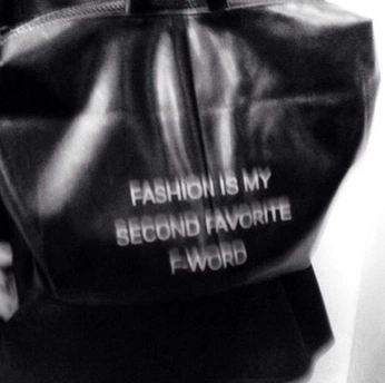 A cover of "fashion chronicle" cluster. The owner is am.moide. The cluster consists of 51 elements.