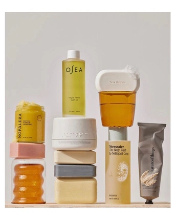 A cover of "cosmetics" cluster. The owner is farah.nasr27. The cluster consists of 1 element.