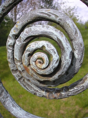 A cover of "spirl" cluster. The owner is jbwjennawatson. The cluster consists of 3 elements.