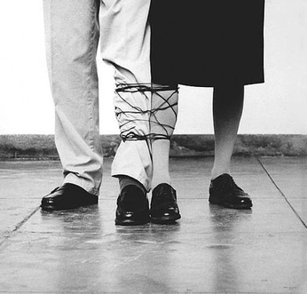 A cover of "TRAUMA BOND" cluster. The owner is artofuncertainty. The cluster consists of 2 elements.