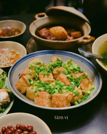 A cover of "Food Vietnam" cluster. The owner is anhtran278. The cluster consists of 7 elements.