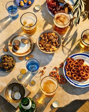 A cover of "La Tequila | Brand Aesth" cluster. The owner is ajonegromkt. The cluster consists of 87 elements.