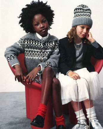 A cover of "KTB WINTER LOOKS" cluster. The owner is subinyoohoo. The cluster consists of 2 elements.