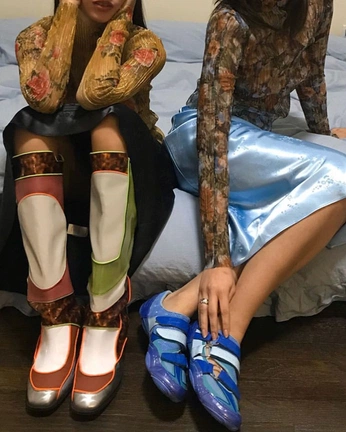 A cover of "Moda" cluster. The owner is clavelelizabeth. The cluster consists of 5 elements.