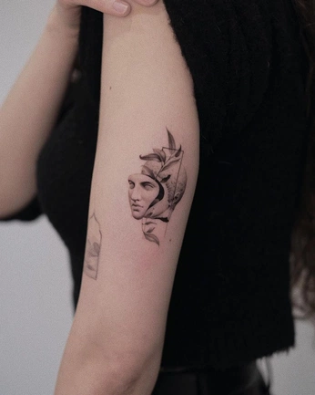 A cover of "Tattoo" cluster. The owner is cousartblood. The cluster consists of 4 elements.