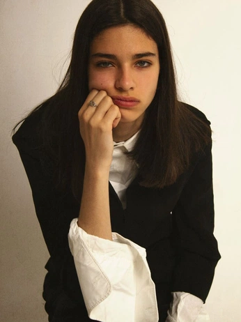 A cover of "Loli bahia" cluster. The owner is iluvclairoo. The cluster consists of 3 elements.