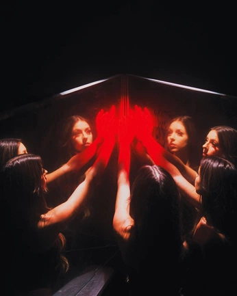 A cover of "Wynnie" cluster. The owner is maharani. The cluster consists of 32 elements.