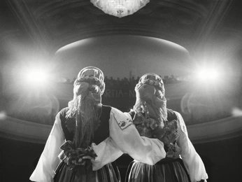 A cover of "Films" cluster. The owner is aetenae. The cluster consists of 147 elements.